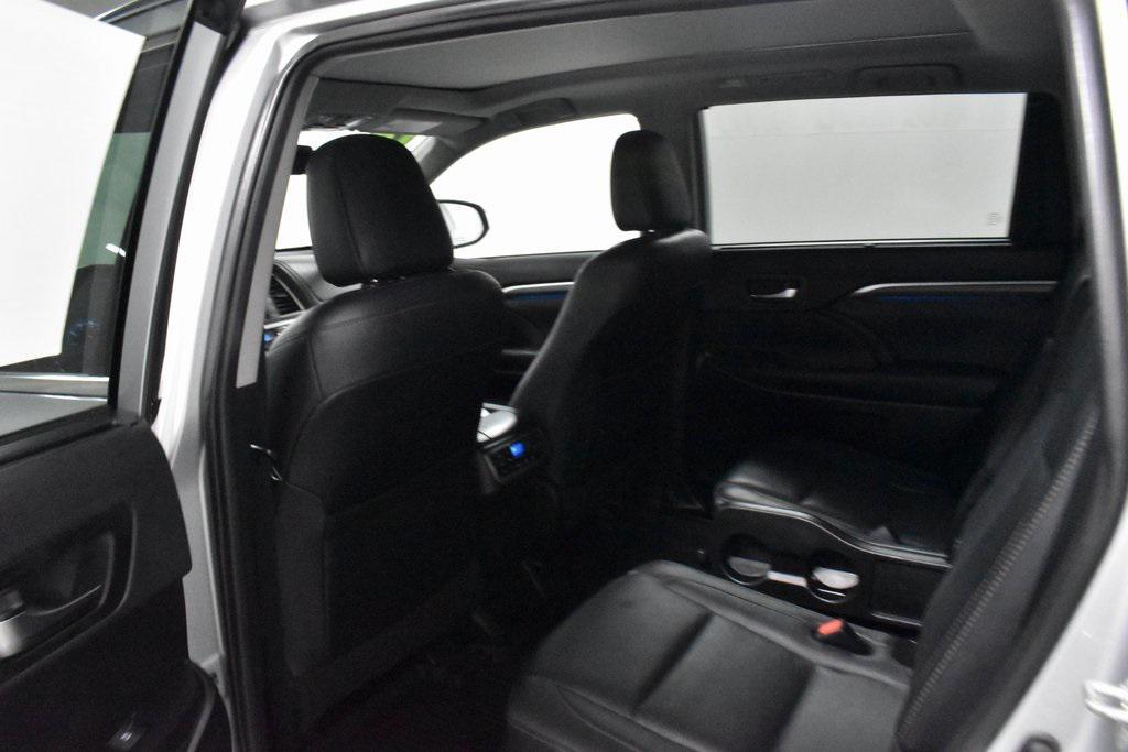 used 2019 Toyota Highlander Hybrid car, priced at $27,998
