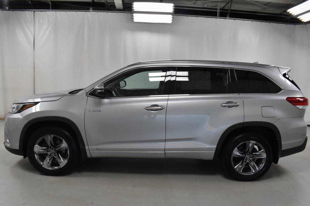 used 2019 Toyota Highlander Hybrid car, priced at $27,998