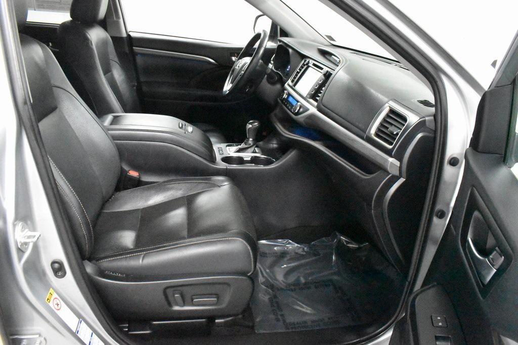 used 2019 Toyota Highlander Hybrid car, priced at $27,998
