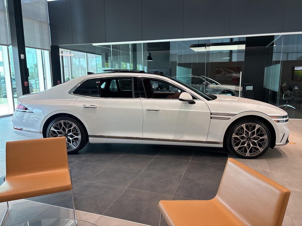 new 2025 Genesis G90 car, priced at $97,353