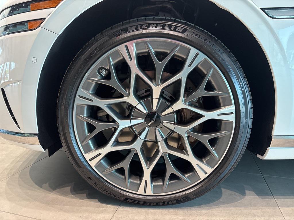 new 2025 Genesis G90 car, priced at $97,353