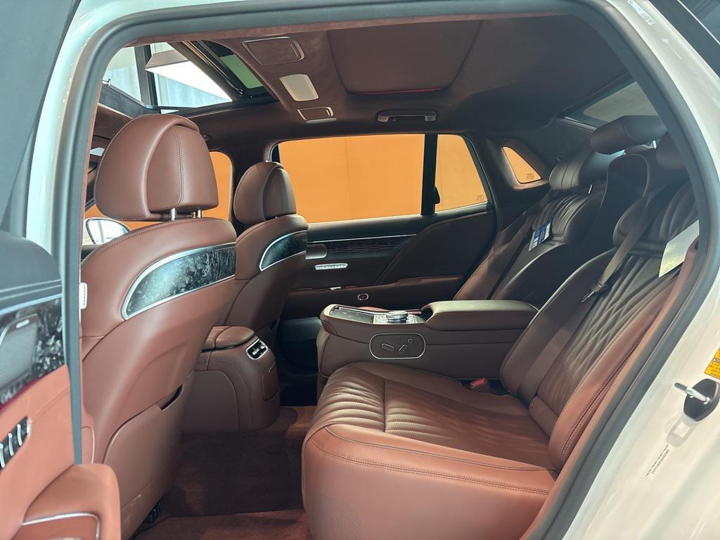 new 2025 Genesis G90 car, priced at $97,353