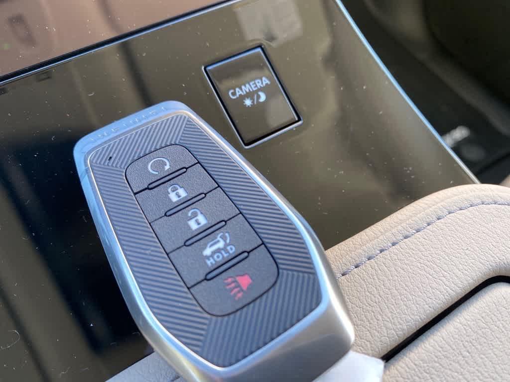 new 2025 INFINITI QX80 car, priced at $83,323