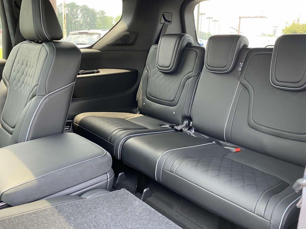 new 2025 INFINITI QX80 car, priced at $113,000