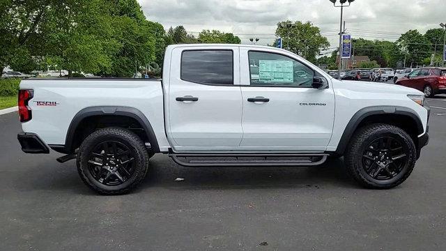 new 2024 Chevrolet Colorado car, priced at $44,100