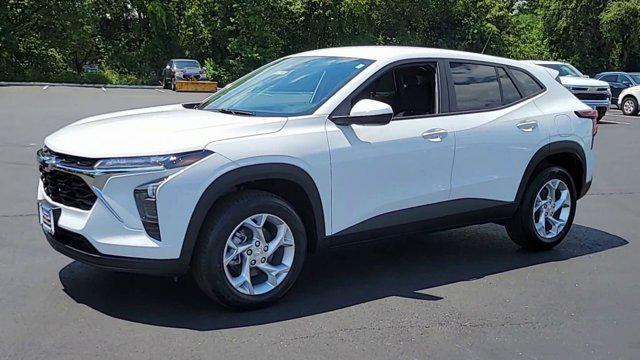 new 2025 Chevrolet Trax car, priced at $23,160
