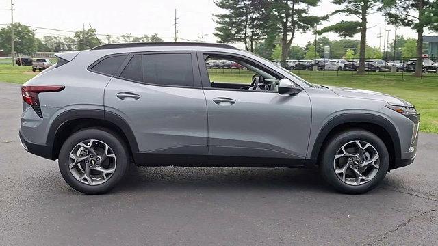 new 2025 Chevrolet Trax car, priced at $25,735