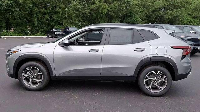 new 2025 Chevrolet Trax car, priced at $25,735