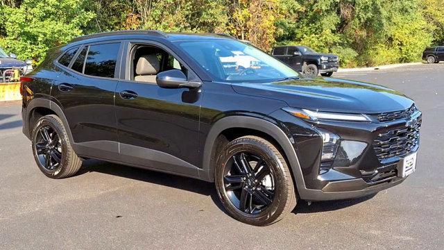 new 2025 Chevrolet Trax car, priced at $27,010