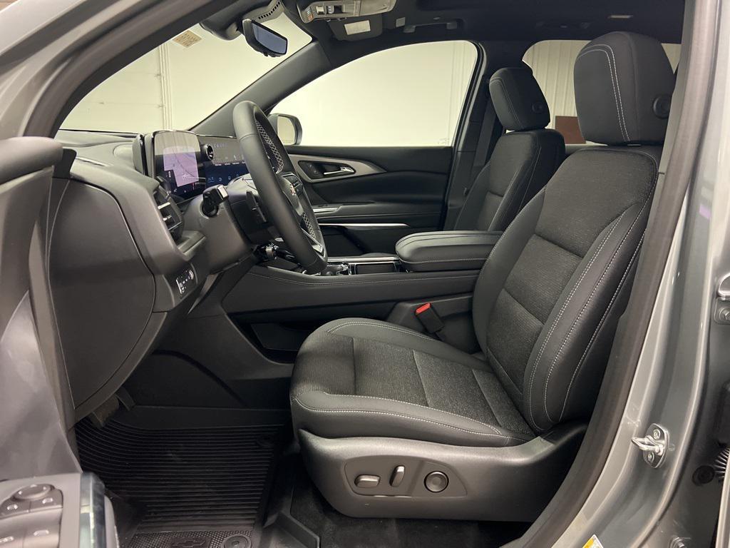 new 2026 Chevrolet Traverse car, priced at $49,140