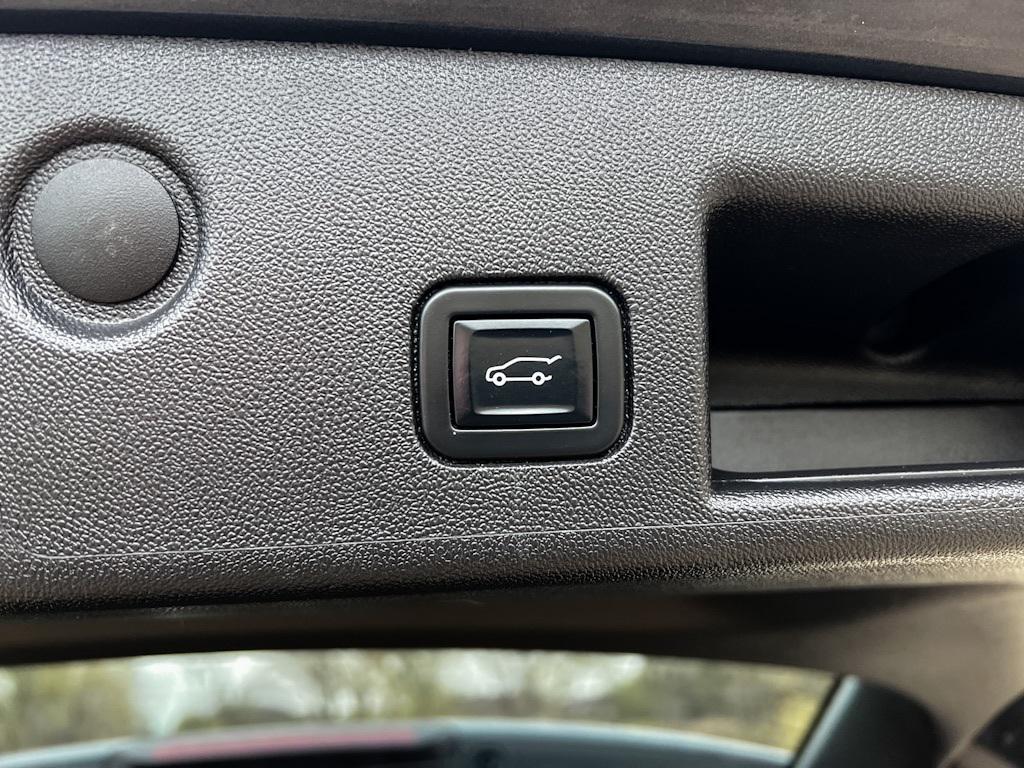 used 2023 Chevrolet Equinox car, priced at $23,290