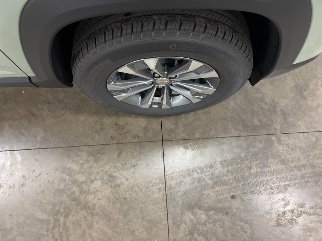 new 2026 Chevrolet Equinox car, priced at $35,195