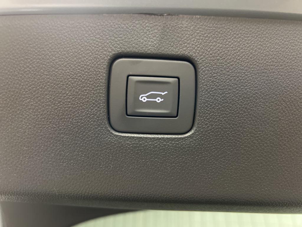 new 2025 Buick Envista car, priced at $27,875