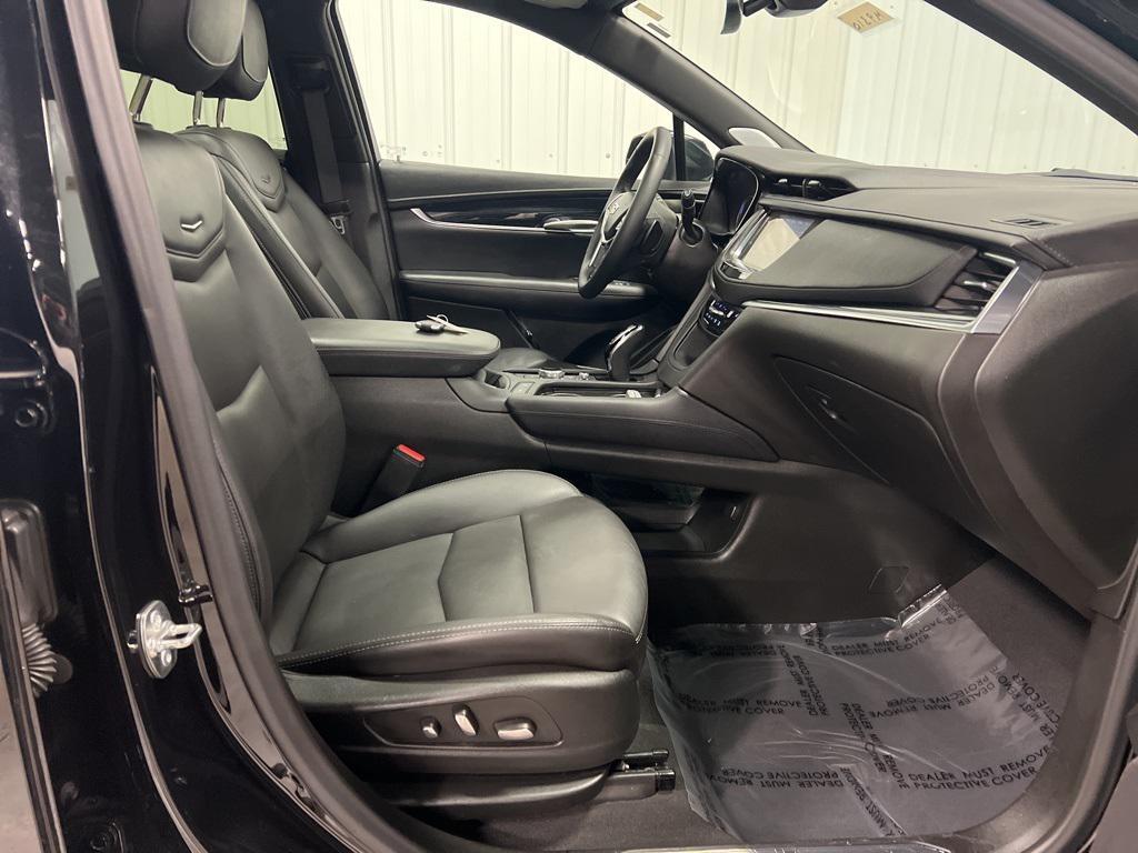 used 2025 Cadillac XT5 car, priced at $43,218