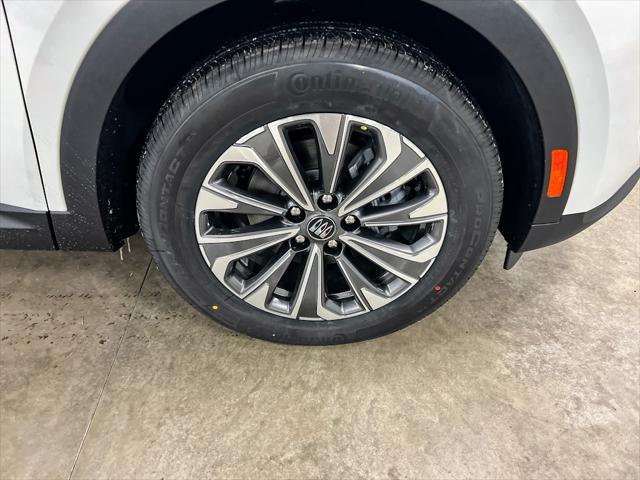new 2025 Buick Envision car, priced at $39,245