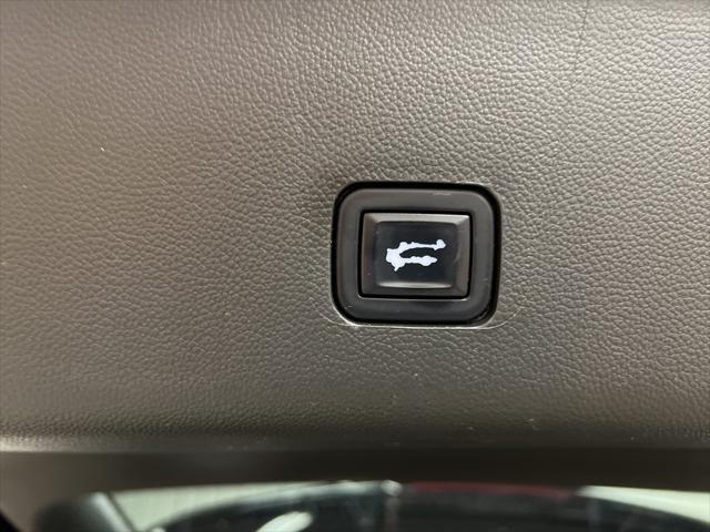 used 2022 Chevrolet Traverse car, priced at $29,290