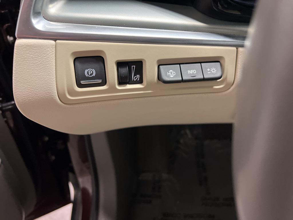 used 2023 Cadillac XT5 car, priced at $31,520