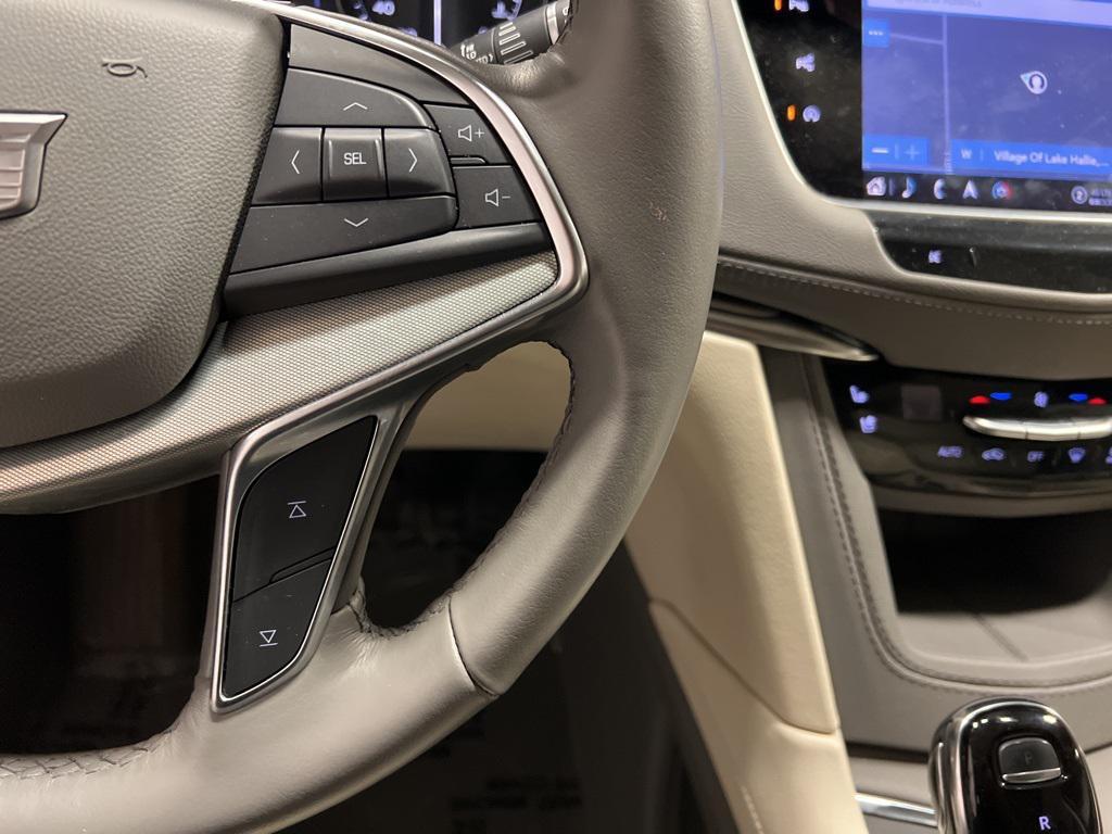 used 2023 Cadillac XT5 car, priced at $31,520