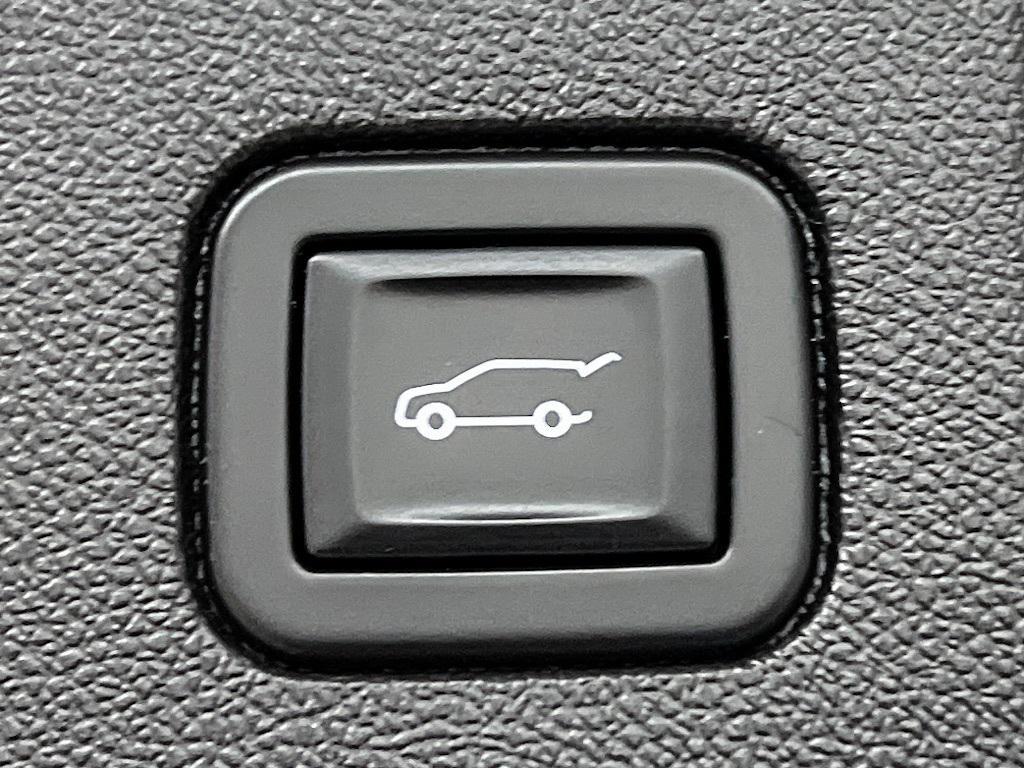 used 2023 Chevrolet Equinox car, priced at $24,690