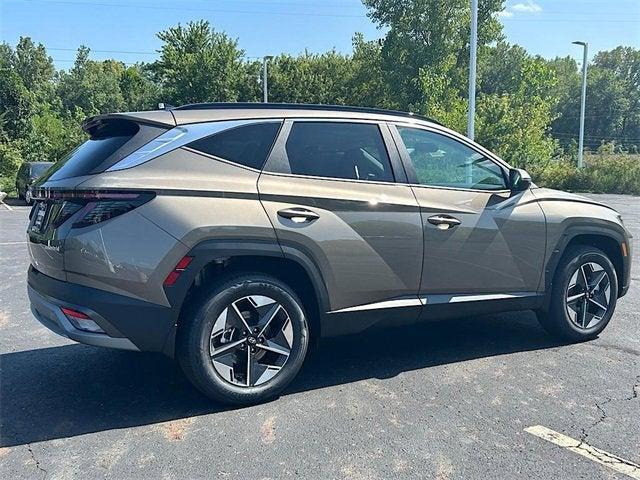 new 2025 Hyundai TUCSON Hybrid car, priced at $37,228