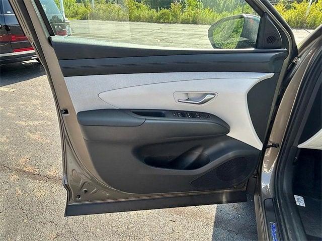 new 2025 Hyundai TUCSON Hybrid car, priced at $37,228