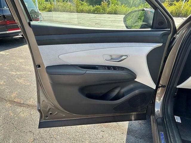 new 2025 Hyundai TUCSON Hybrid car, priced at $34,580
