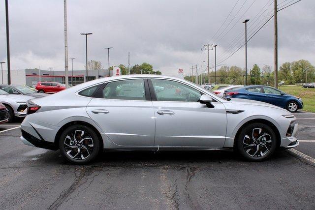 new 2025 Hyundai Sonata car, priced at $29,878