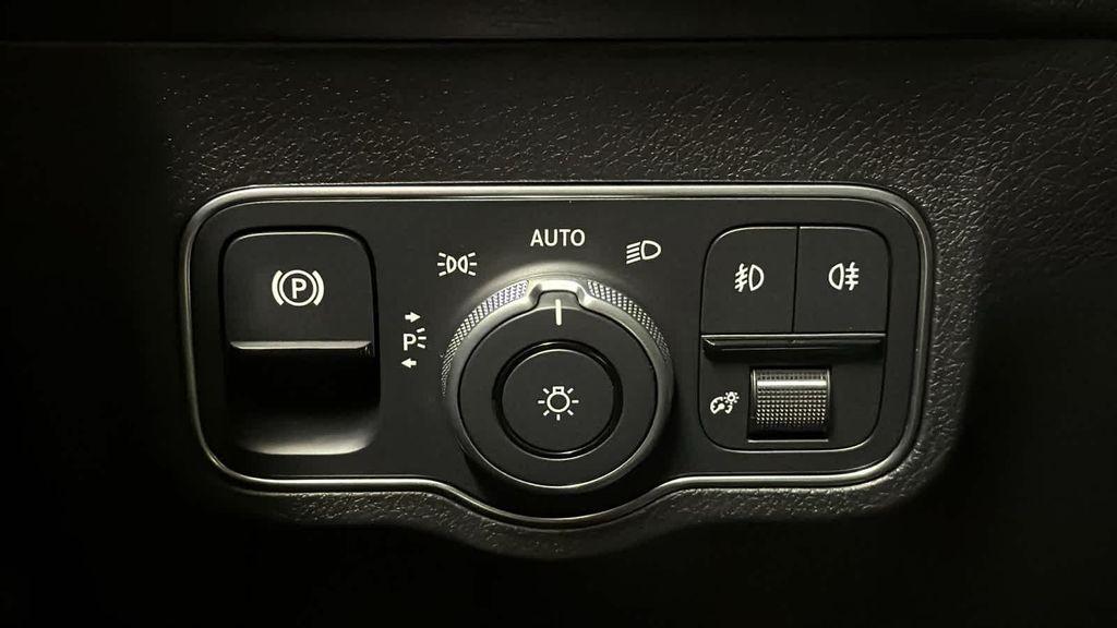 new 2026 Mercedes-Benz GLB 250 car, priced at $53,440