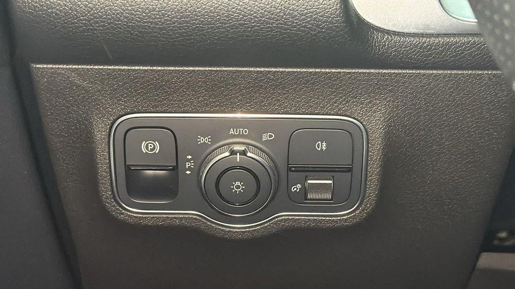 used 2021 Mercedes-Benz GLB 250 car, priced at $24,990