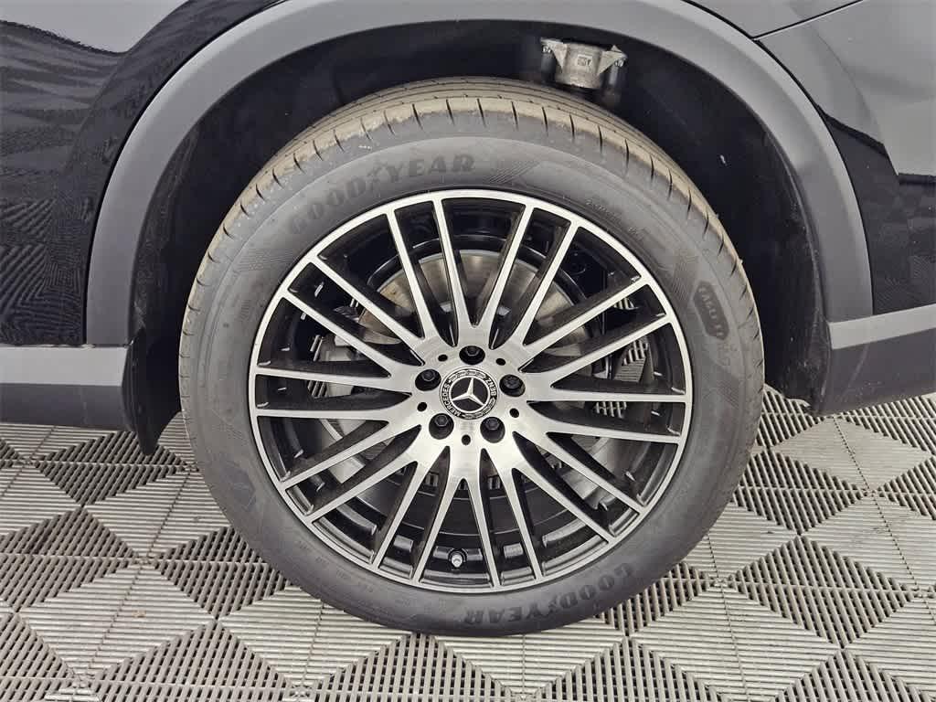 used 2025 Mercedes-Benz GLC 300 car