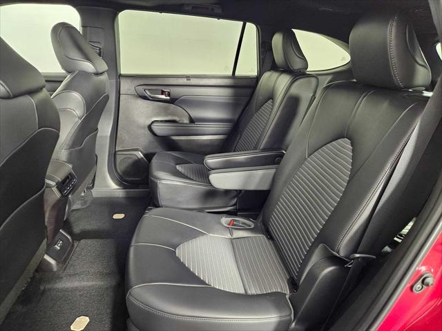 used 2022 Toyota Highlander car, priced at $39,368