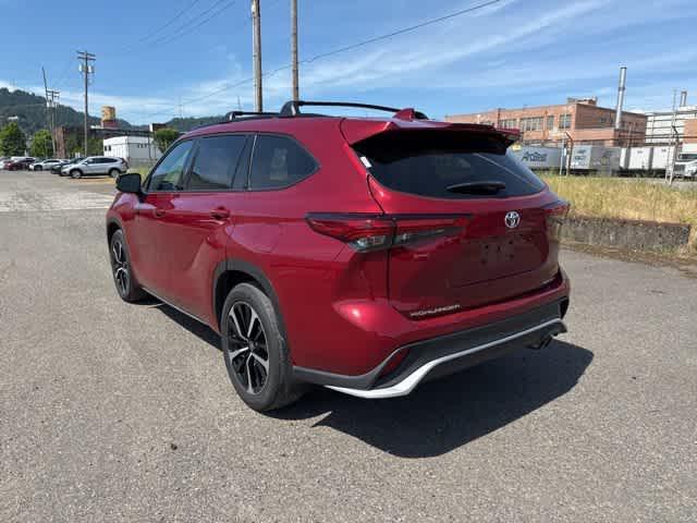 used 2022 Toyota Highlander car, priced at $41,415