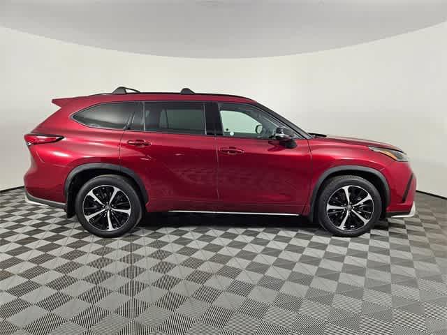 used 2022 Toyota Highlander car, priced at $38,520