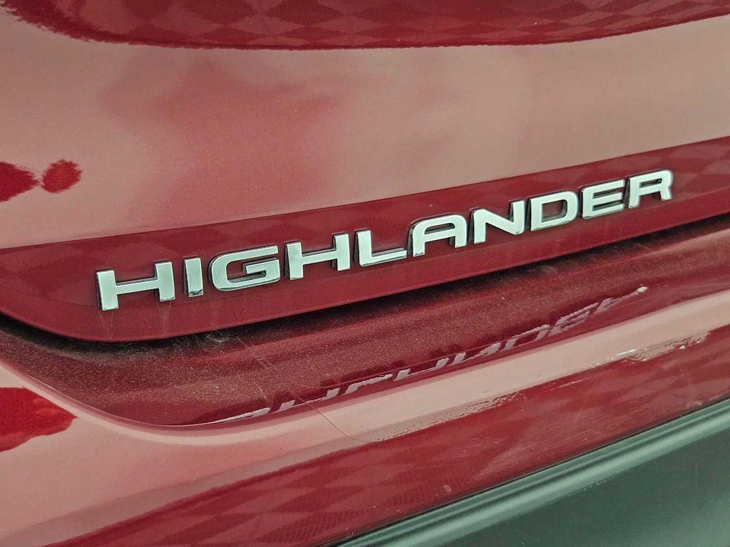 used 2022 Toyota Highlander car, priced at $38,744