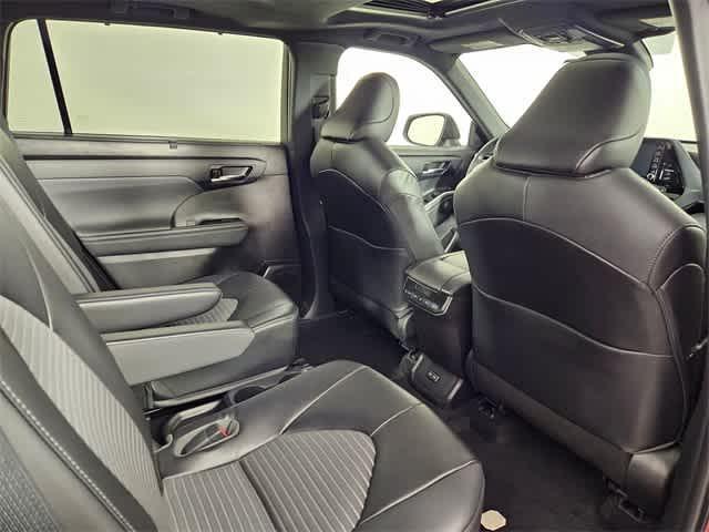 used 2022 Toyota Highlander car, priced at $38,520