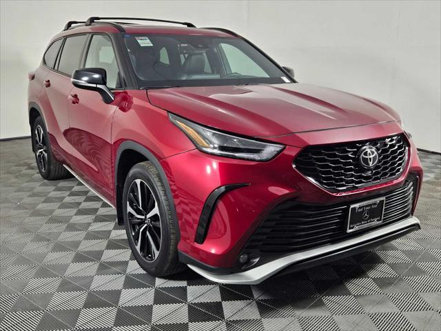 used 2022 Toyota Highlander car, priced at $39,368
