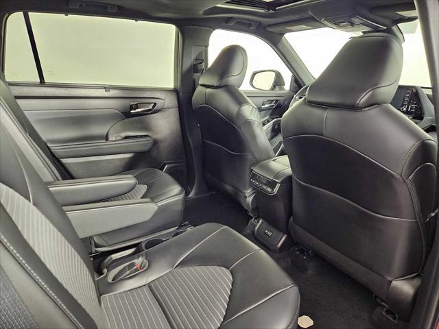 used 2022 Toyota Highlander car, priced at $39,368