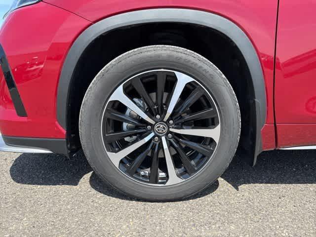 used 2022 Toyota Highlander car, priced at $41,415