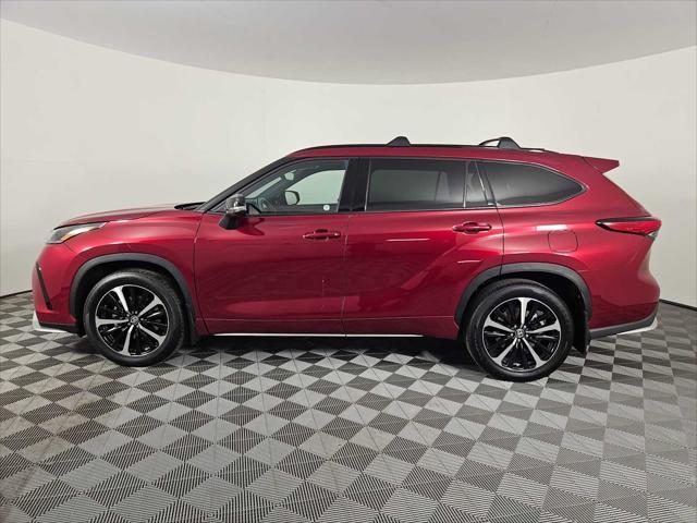 used 2022 Toyota Highlander car, priced at $39,368