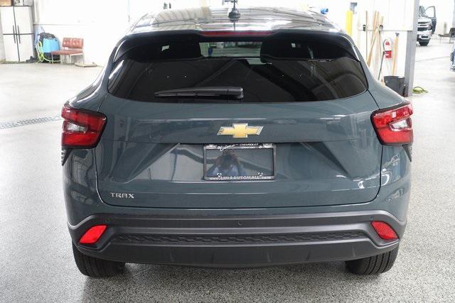 new 2025 Chevrolet Trax car