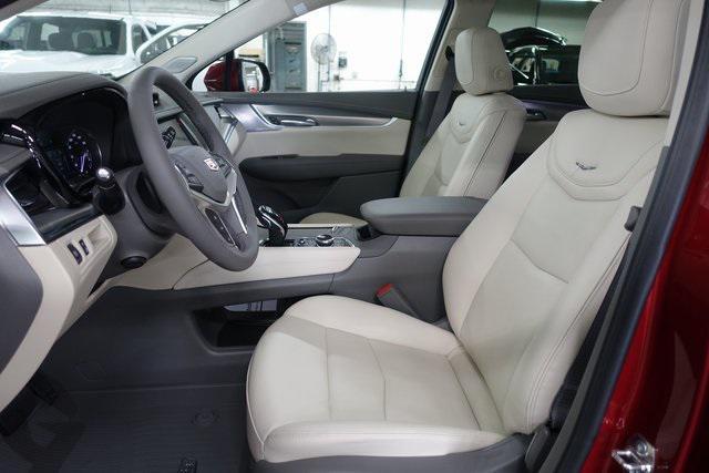 new 2025 Cadillac XT5 car, priced at $57,910