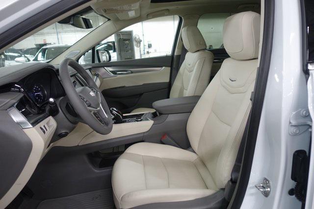 new 2025 Cadillac XT5 car, priced at $55,640
