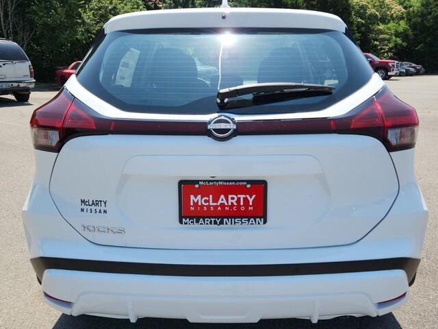 new 2025 Nissan Kicks Play car, priced at $23,760