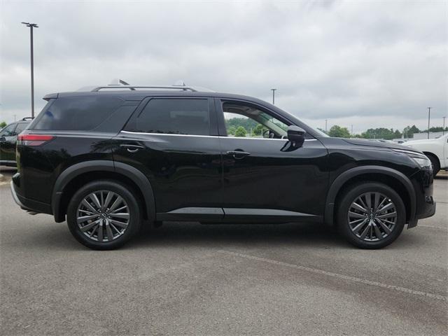 new 2025 Nissan Pathfinder car, priced at $44,677