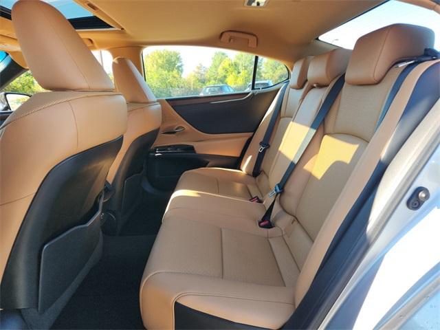 used 2022 Lexus ES 350 car, priced at $32,000