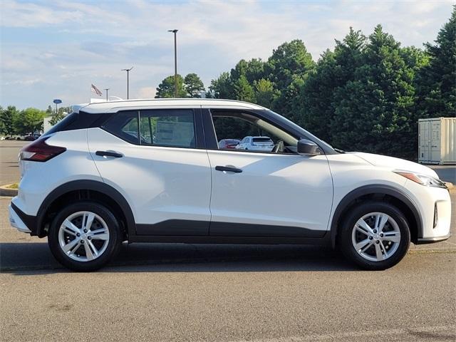 new 2025 Nissan Kicks Play car, priced at $23,850