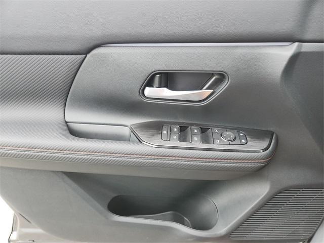 new 2025 Nissan Kicks car, priced at $29,088