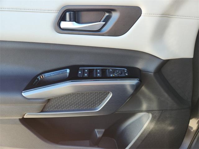 new 2025 Nissan Pathfinder car, priced at $37,025