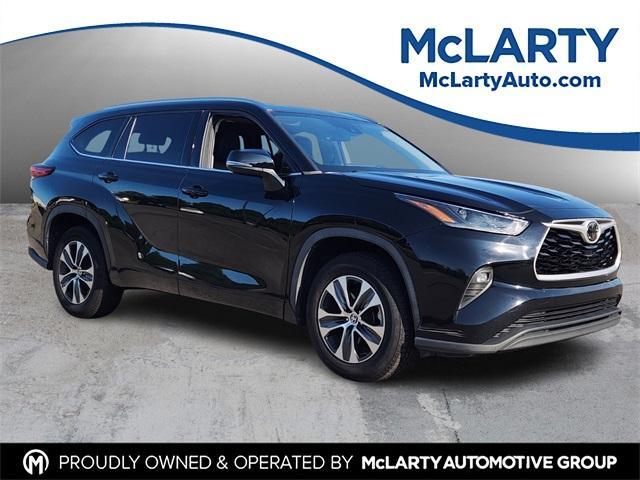 used 2021 Toyota Highlander car, priced at $28,450