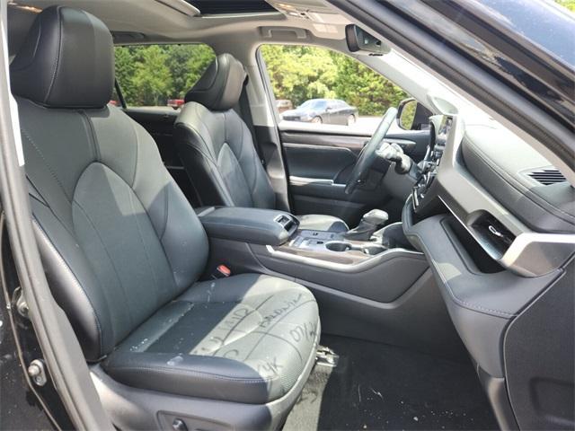 used 2021 Toyota Highlander car, priced at $29,523